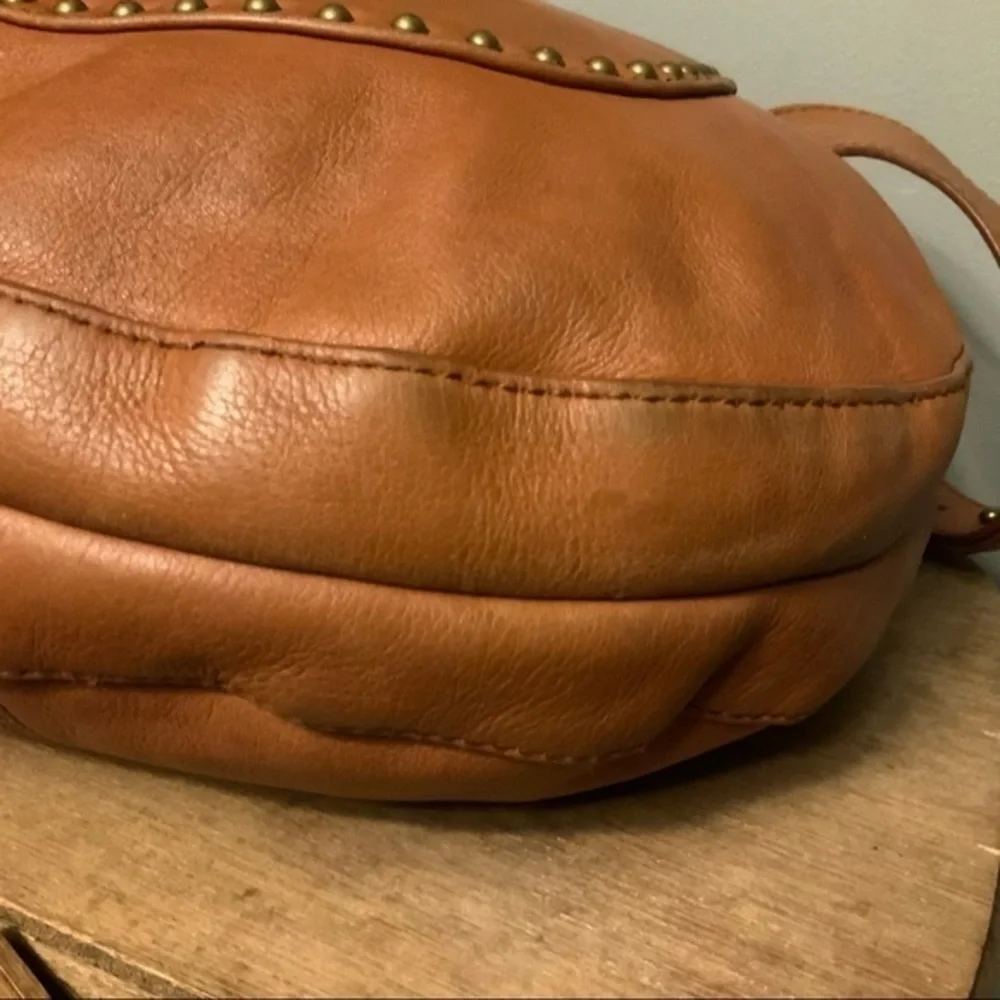 Happy and free leather shoulder purse